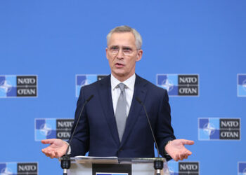 Stoltenberg: Waffenlieferungen an die Ukraine müssen für NATO-Mitglieder verpflichtend werden