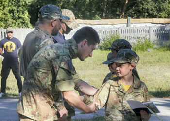 Wird Kiew nun Kinder in den Kampf schicken?