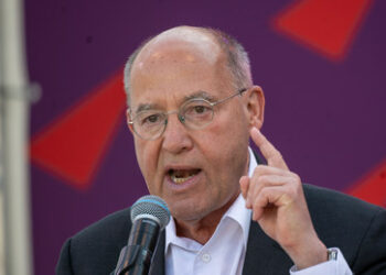 Die Restlinke zerfleischt sich: Gysi fordert neue Führung – und erntet Abfuhr