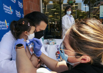 Die wahre Statistik der Corona-Impfschäden in den USA: Unter den Todesopfern bereits 735 Kinder