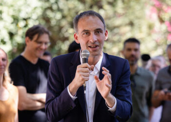 Frankreich stürzt in einen politischen Abgrund