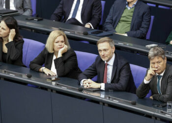 Lafontaine: Die wirklichen Rechtsextremen sitzen in Deutschland in der Regierung