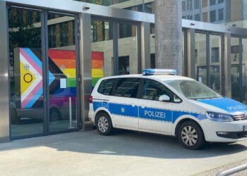 Nach Deutschland-Flaggenverbot zur EM will Berliner Polizei wieder Pride-Flagge hissen