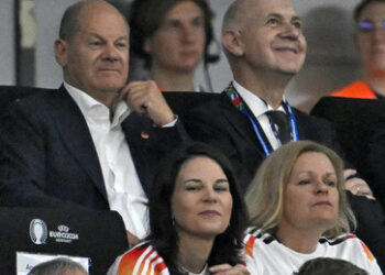 Satirische Gedanken des Balkonisten: Über Fans, Fieberwahn und Fußball