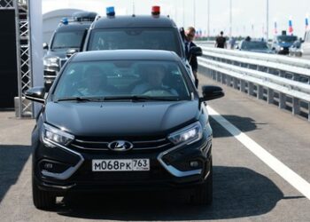 Superautobahn zwischen Moskau und Sankt Petersburg komplett: Putin eröffnet zwei neue Abschnitte