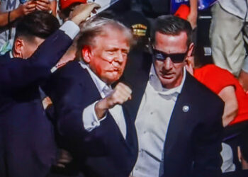 Unglaubliche Aufnahme: Foto zeigt an Trump vorbeifliegende Kugel