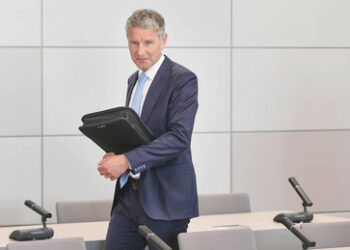 "Alles für Deutschland": Anklage fordert Freiheitsstrafe für Höcke und Verwehrung öffentlicher Ämter