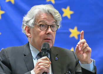 Brüssel distanziert sich (ein wenig) von Bretons Erpressung