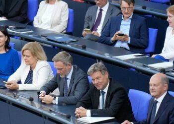 Die Deutschen wollen Frieden mit Russland, die Machthaber sind aber Washington und Kiew verpflichtet