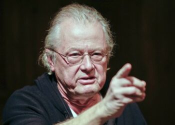 Frank Castorf sieht AfD als "Rache des Ostens":  "Jetzt will der Westen die Mauer wieder hochziehen"