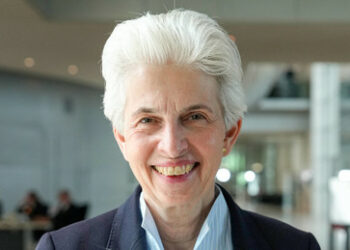 Gericht brummt Rentner 900 Euro Strafe für das Teilen eines Facebook-Beitrags auf