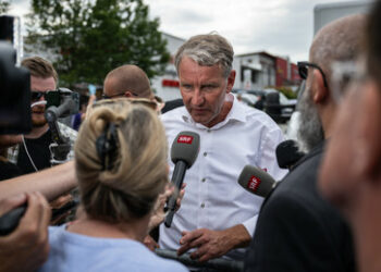 Jena: Demonstranten verhindern Wahlkampfauftritt von Björn Höcke