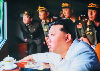 Kim beobachtet Test eines neuen nordkoreanischen Mehrfachraketenwerfers