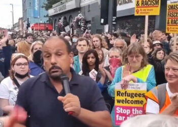 Labour-Stadtrat will "allen die Kehlen durchschneiden" – Wirre britische Unruhen