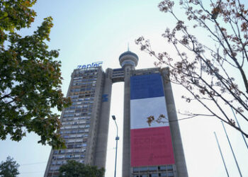 Macrons Besuch in Serbien: Waffen-Deal "zur Abkehr von Russland"?