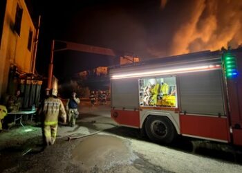 Massive Drohnenattacke: Russische Luftabwehr schießt 75 Drohnen ab – Berichte über Brände