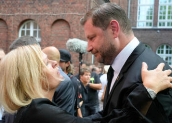 Messerattentäter von Solingen stellt sich der Polizei