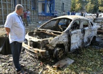 Moskau: Ukrainer setzen leerstehende Häuser in der Region Kursk in Brand