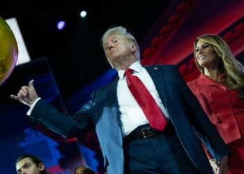 Trump: Inkompetenz von Biden und Harris für Börsencrash verantwortlich