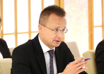 Ungarns Außenminister: Unterbrechung des Öltransits durch die Ukraine von Brüssel veranlasst