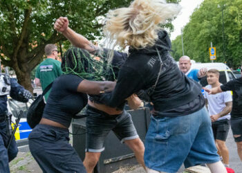 Unruhen: Immer mehr Länder warnen vor Reisen nach Großbritannien