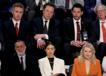 Werte-Westen: Milliardäre machen Politik für ihresgleichen und wettern über russische "Oligarchen"