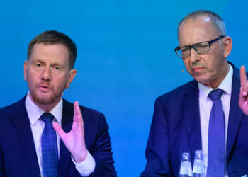 "Stoßen an unsere Grenzen" ‒ Kretschmer fordert Kürzung der Waffenhilfe an die Ukraine