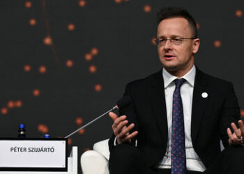 Außenminister Szijjártó: Ungarn kann ohne Öllieferungen aus Russland nicht auskommen