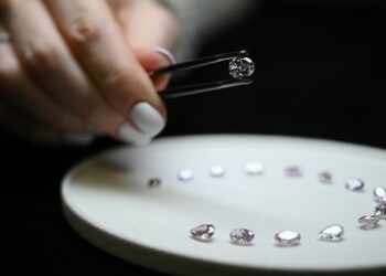Diamantenexporte: EU-Einnahmen sinken infolge antirussischer Sanktionen um fast 70 Prozent