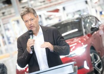 E-Mobilität: Nachfrageeinbruch bedroht Branche – Habeck ohne Konzept