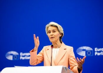 EU: Von der Leyen präsentiert die Kommission der Machtergreifung