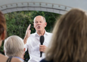 Kanzlergespräch: Scholz meint, Zuwanderung hätte nichts mit Wohnungsmangel zu tun