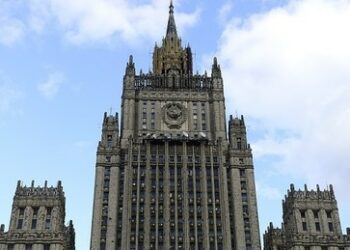 Lawrow: NATO koordiniert Angriffe ukrainischer Streitkräfte auf zivile Infrastruktur in Russland