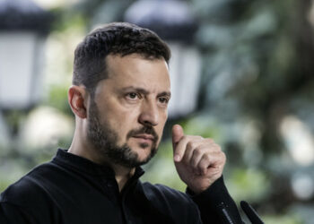 Medienbericht: Kiew bereit zu "lokalem Waffenstillstand und vorübergehendem Einfrieren der Lage"