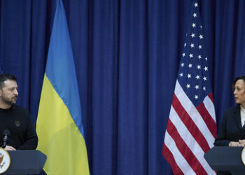 Mit beiden Füßen im Fettnapf: Selenskijs Einmischung in die US-Präsidentschaftswahlen