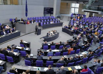 NATO-Propaganda im Bundestag: Militäretat soll weiter wachsen