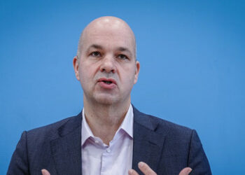 Nach AfD-Erfolg: Wirtschaftsexperte prophezeit Abwanderung und Insolvenzen