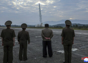 Nordkorea testet neue ballistische Rakete mit supergroßem Sprengkopf