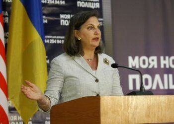 Nuland bestätigt: Westen hat Selenskij vom Abschluss eines Friedensabkommens abgeraten