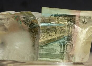 Politico: Mehrheit der EU-Mitglieder dafür, russische Vermögen länger einzufrieren – zugunsten Kiews