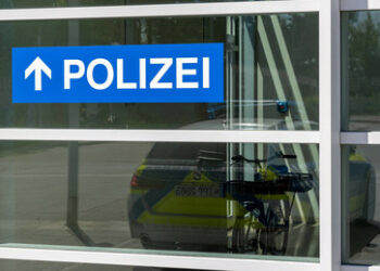 Rheinland-Pfalz: Albaner stürmt Polizeiwache mit Machete und bedroht Beamte