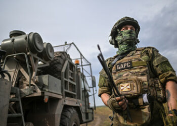 Russlands Streitkräfte sichern die Flanken für Sturm von Tschassow Jar und Kurachowo