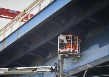 Schaden Ende Juli festgestellt: Autobahnbrücke in Hamburg nach Einsturz in Dresden nun teilgesperrt