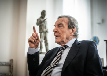 Schröder: Russland militärisch nicht zu besiegen