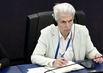 Strack-Zimmermann in Topform – fast 2.000 Strafanzeigen wegen Beleidigung