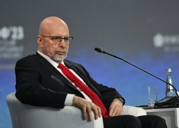 USA beschuldigen TV-Moderator Simes, Sanktionen verletzt zu haben