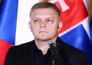 Unbekannte schicken Fiсo Brief mit Kugel darin