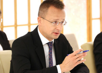 Ungarischer Außenminister: "Ganz Europa macht Geschäfte mit Russland"