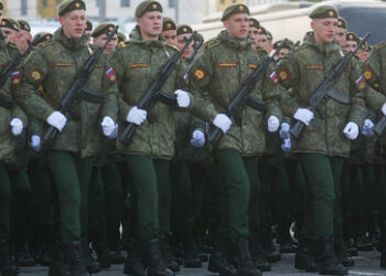 Von Menschenhändlern ins russische Militär gelockt – Inder dürfen nach Hause