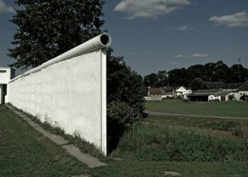 Westliche Werte-Mythen und Durchhalteparolen für Ossis – Erzählungen zum Tag der Einheit